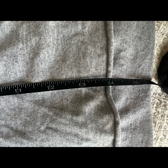 TRADER JOES GREY CROP TOP - Picture 4 of 5